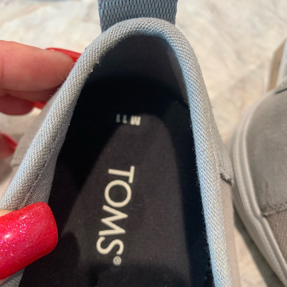 Nwt men’s size 11 Tom’s. Grey, never worn